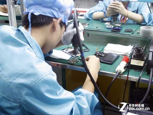 参观海信手机工厂生产线_海信手机